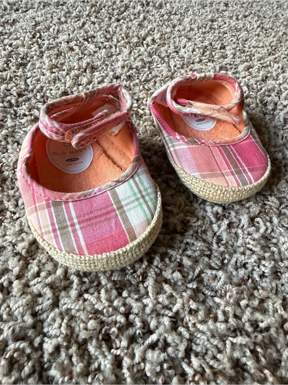 0-6 month girl baby 10p bundle caps, new mitten pair, baby shoes/ booties, socks